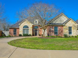 113 S Creek Dr, Bellville, TX 77418