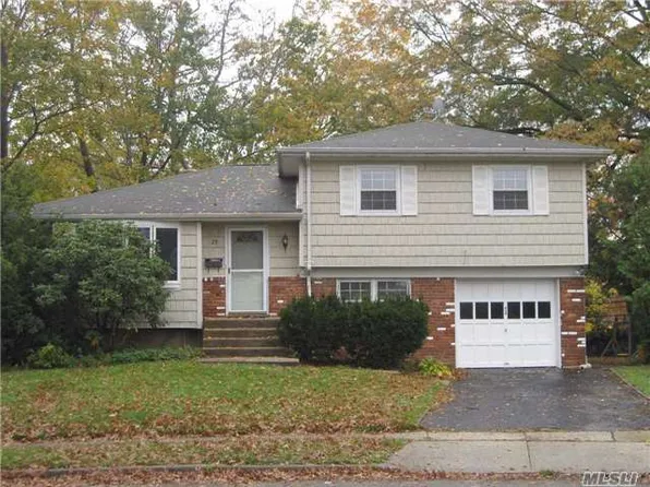 29 Gilbert Ct, East Norwich, NY 11732