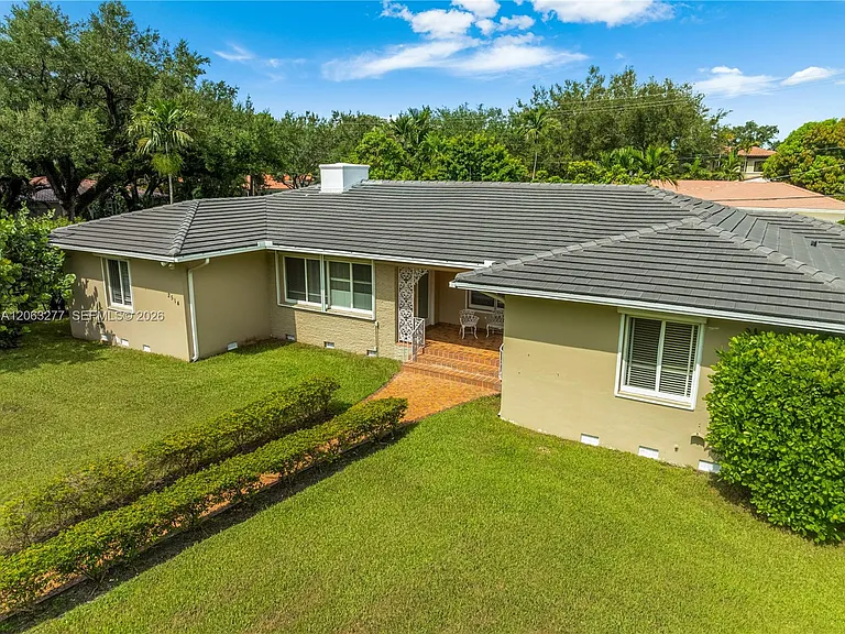 2514 E Granada Blvd — Photo 54