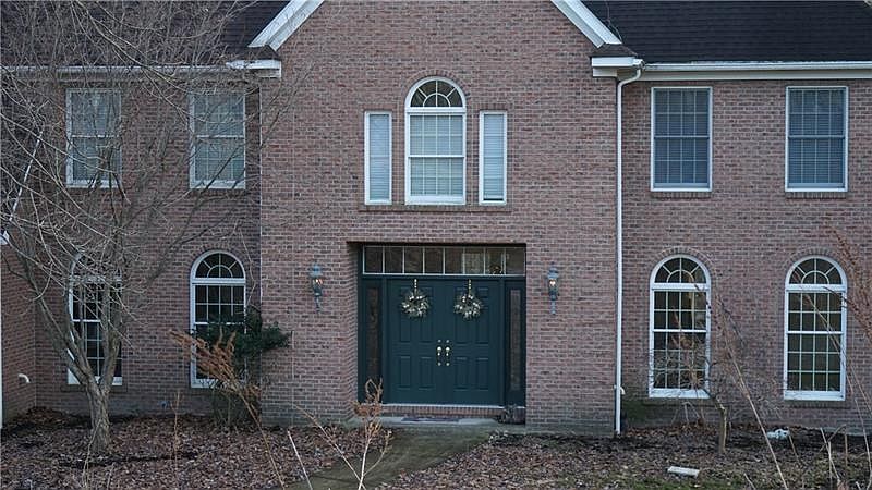 2nd image of 130 Cedar Rdg