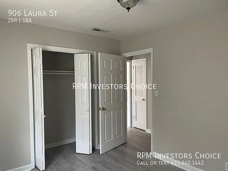 906 Laura St — Photo 12