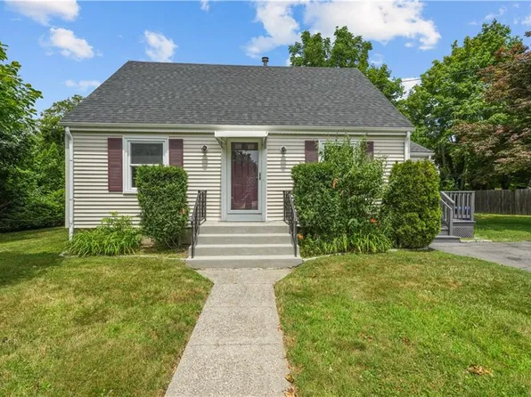 14 Gladding St, Bristol, RI 02809