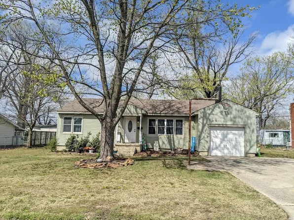 910 W Beech St, Independence, KS 67301