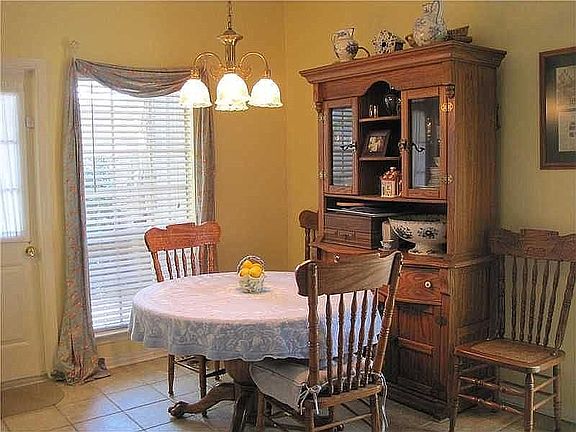 5th image of 536 Cedarwood Dr