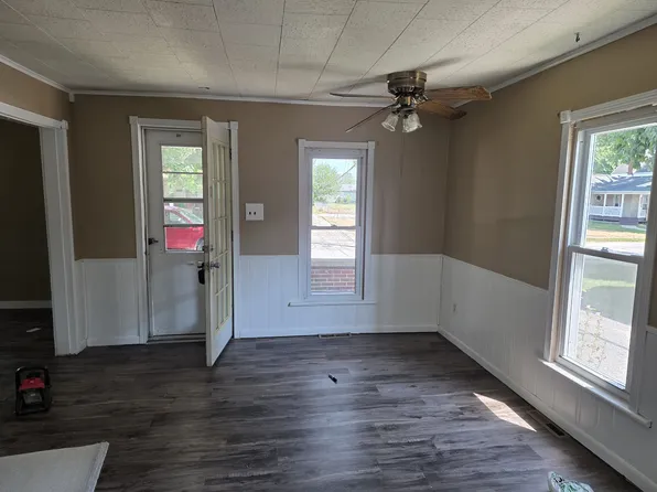 406 S Elm St, Nappanee, IN 46550