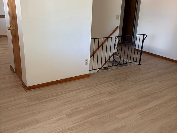 4th image of 148 Applegrove St NE #5