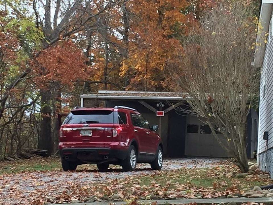 2nd image of 480 McMillan Rd