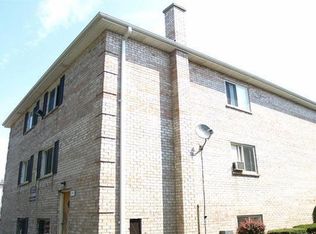 10374 Michael Todd Ter APT GS, Glenview, IL 60025