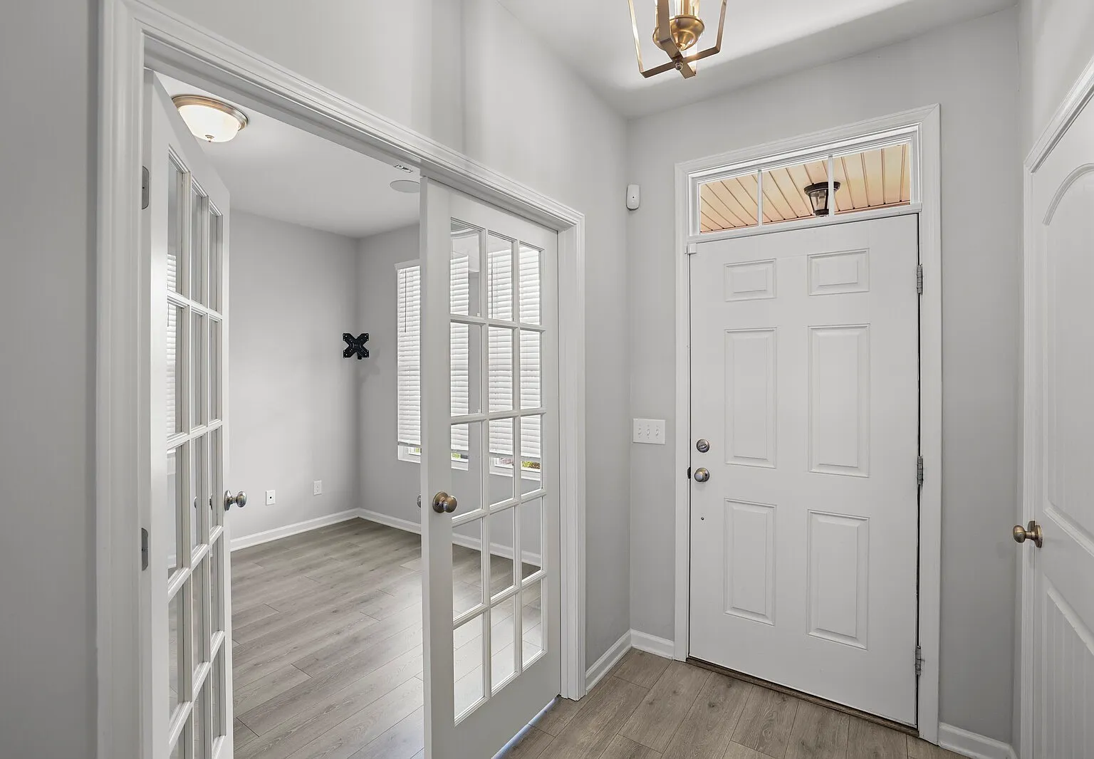 3 bed, 2.5 bath, 2337 sqft, $2,800 — Photo 2