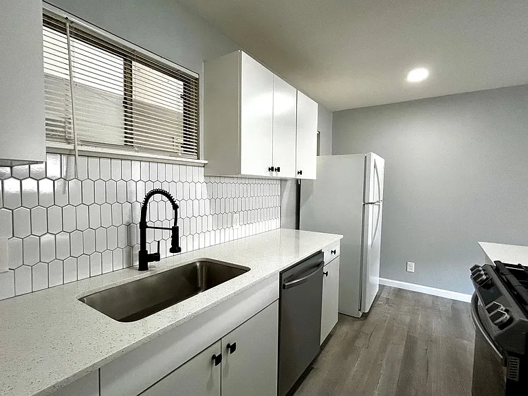 3304 Tom Green St #C — Photo 10