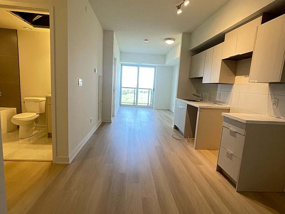 3rd image of 2825 Jane St #813
