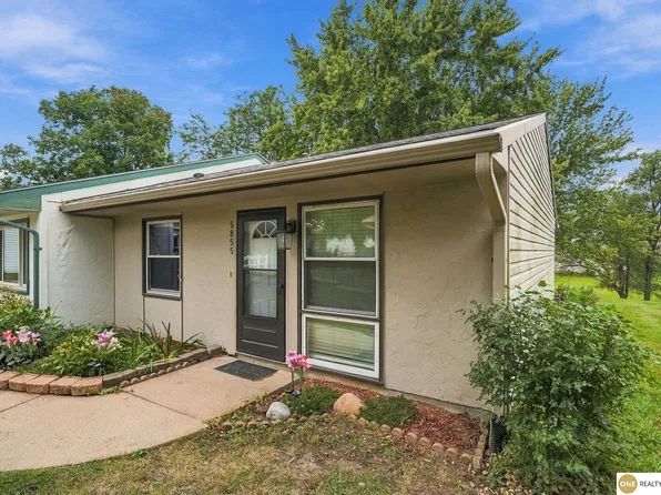5855 Wolff Ln, Lincoln, NE 68521