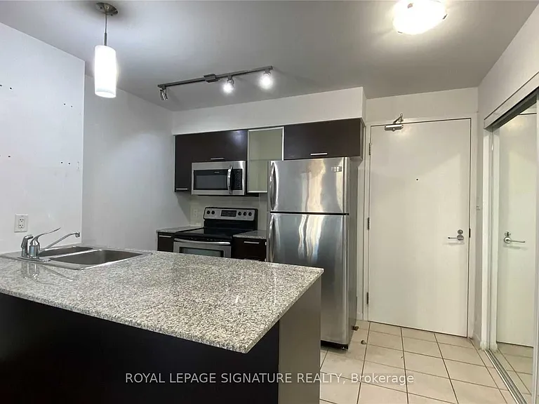38 Grenville St #2209 — Photo 5
