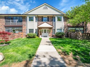 8477 Mathias Dr APT 21, Grosse Ile, MI 48138