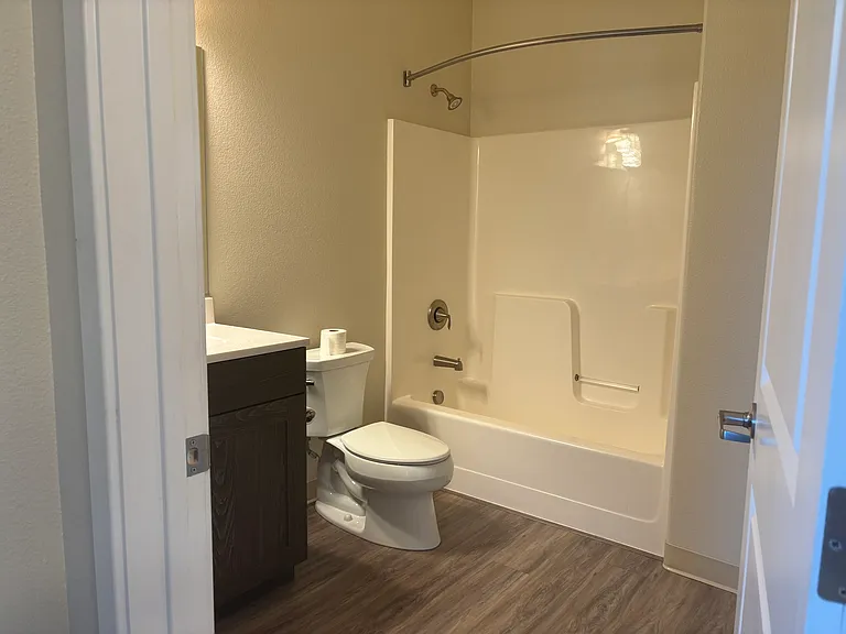 699 S Cloverdale Blvd — Photo 6