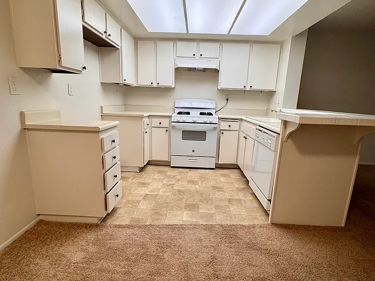 4901 Whitsett Ave #206 — Photo 4