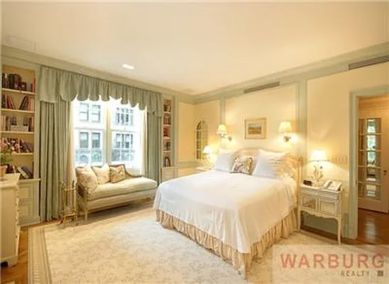 Sold by Warburg | media 13