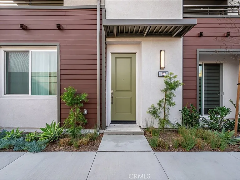 637 S Lyon St — Photo 1