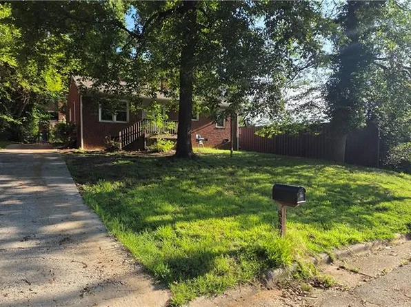 843 Willow Pl, High Point, NC 27260