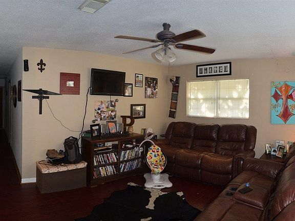 2nd image of 411 E Aldine St