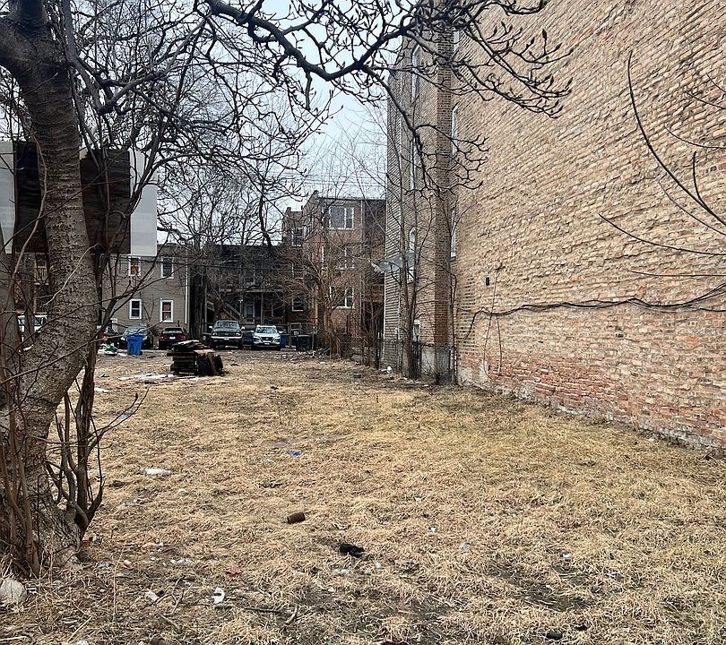 2nd image of 4212 W Gladys Ave
