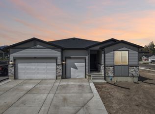 219 N Hatchet Ranch Dr, Grantsville, UT 84029