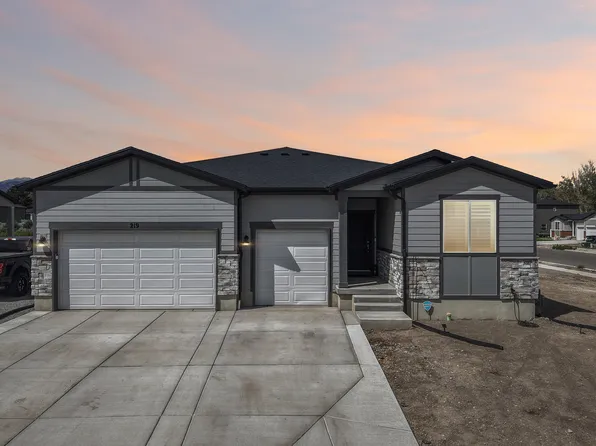 219 N Hatchet Ranch Dr, Grantsville, UT 84029