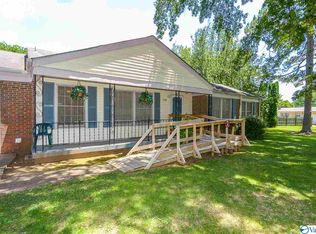 2504 Fieldcrest Dr NW, Huntsville, AL 35810