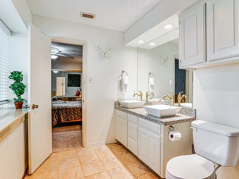 Master Bath, double sinks
