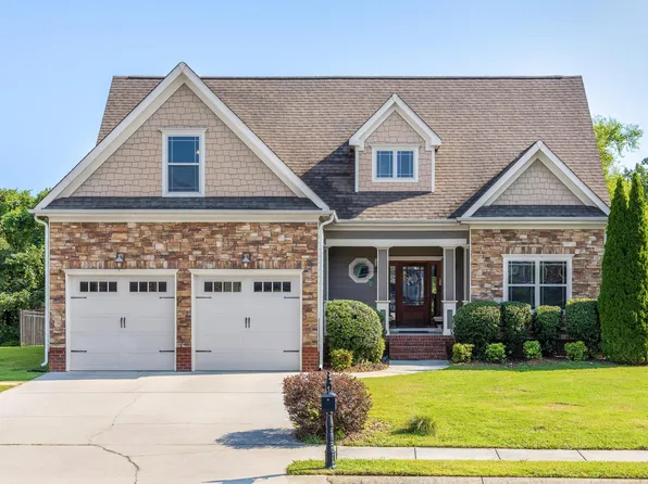 8859 Seven Lakes Dr, Ooltewah, TN 37363