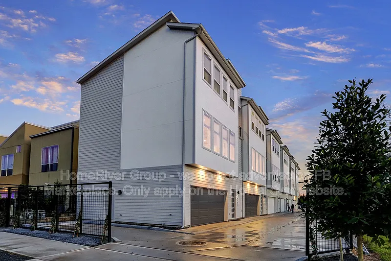 3 bed, 3.0 bath, 1434 sqft, $2,700 — Photo 3