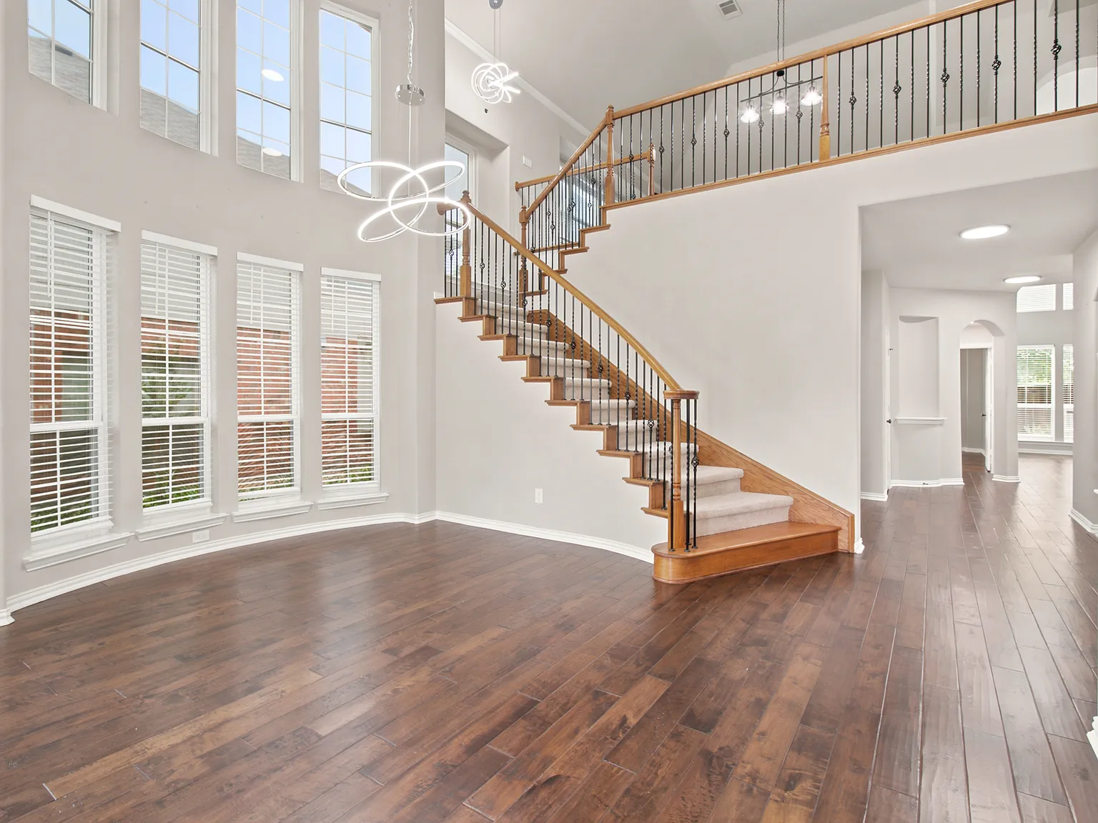 4 bed, 3.5 bath, 3362 sqft, $3,300 — Photo 4