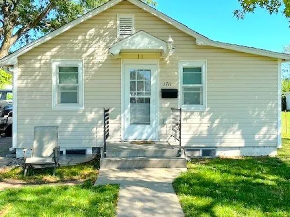 1711 E Ave, Kearney, NE 68847
