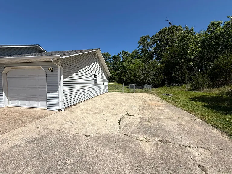 14615 Hobby Dr — Photo 24