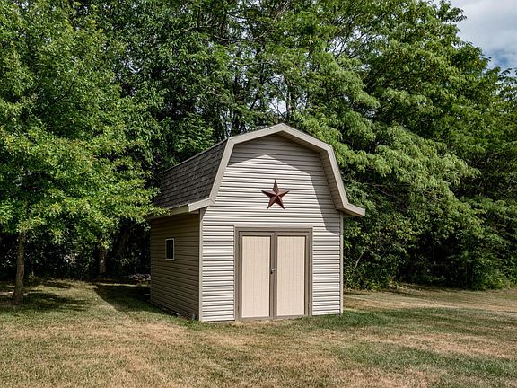 4th image of 375 Edwards Dr