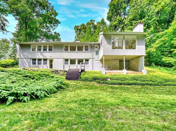 52 Marthas Point Rd, Concord, MA 01742