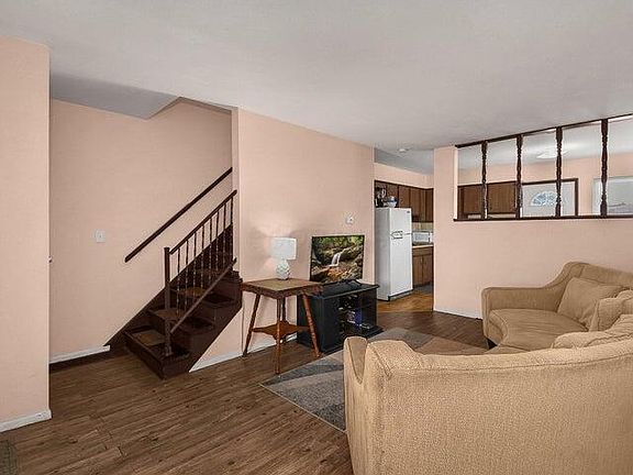 2nd image of 5690 Beechcroft Rd APT B