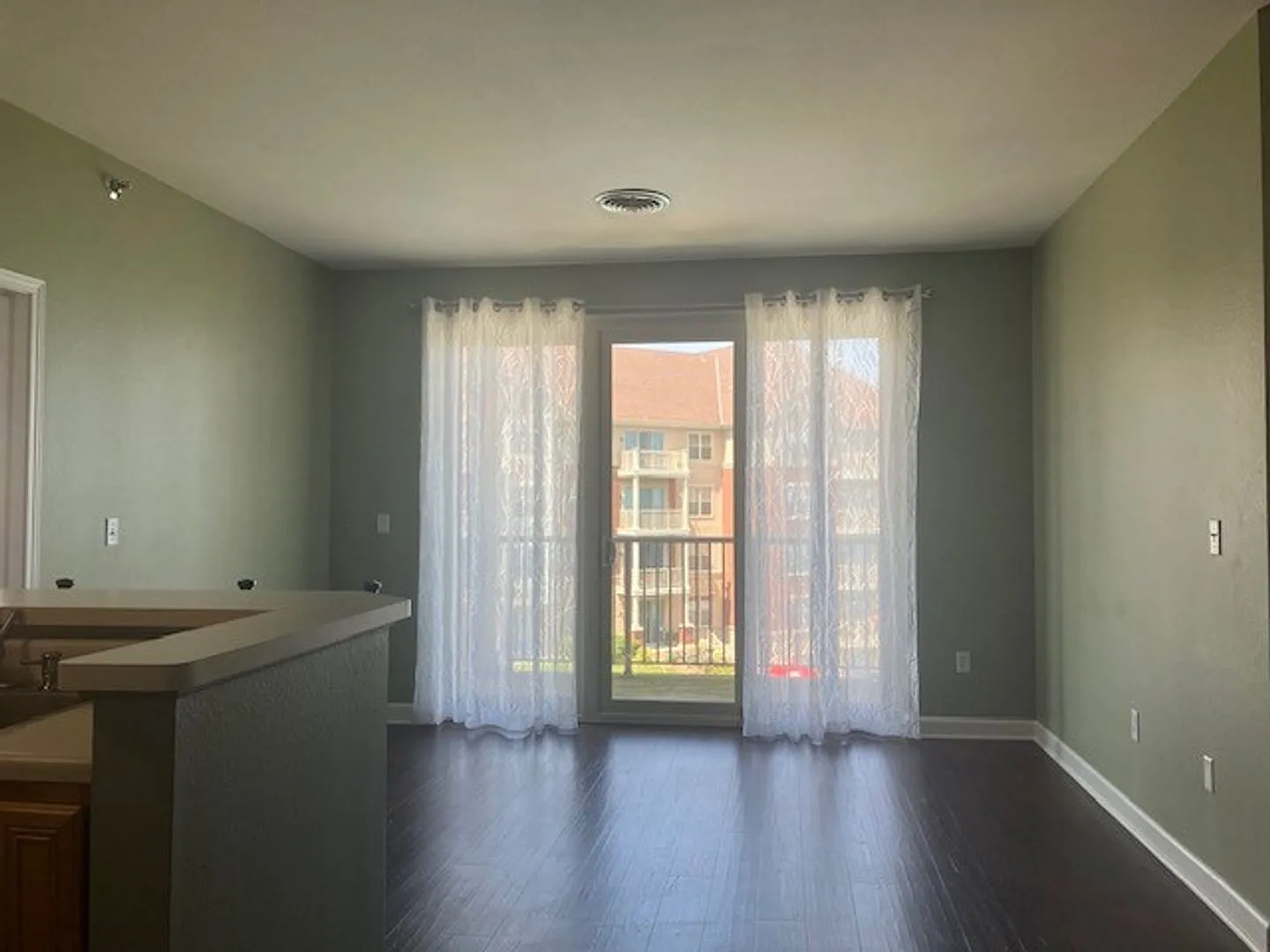 Rare Two Bedroom - Two Bathroom Condo at The Landing Off Lake Michigan! — Photo 2