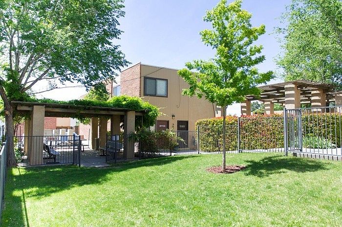 1st image of 12621 Lomas Blvd NE APT 21