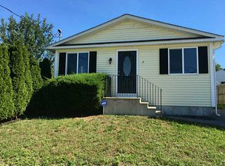 7 Wakefield Ave, Providence, RI 02909