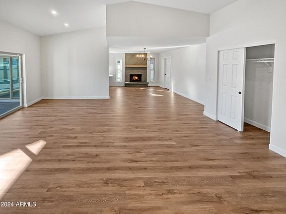 3rd image of 2213 E EL MORO Avenue