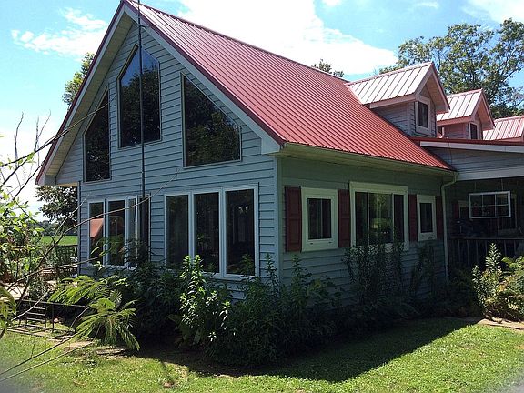 FAMILY ROOM 20X21 YELLOW POPLAR