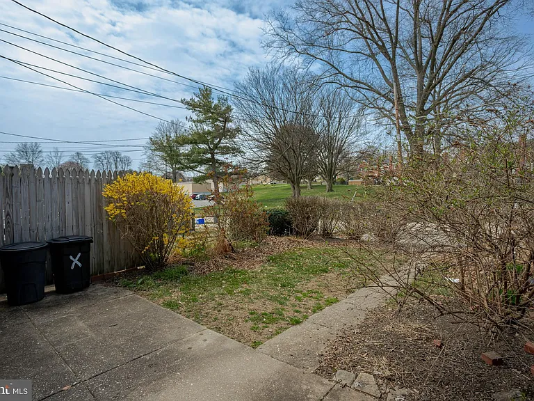 8426 Pleasant Plains Rd — Photo 25