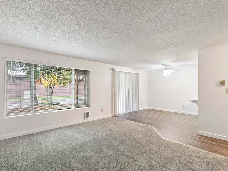 D Place Apartments — Photo 19
