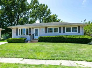 8012 8 1/2 St W, Rock Island, IL