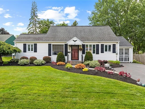 105 Hyland Dr NE, Salina, NY 13212
