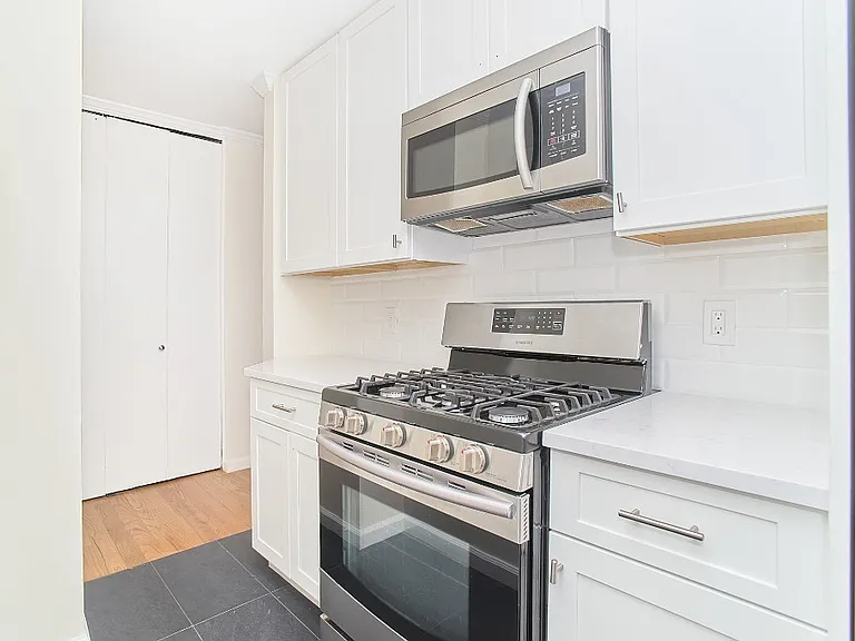401 E 89th St #4N — Photo 8