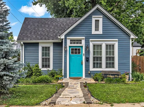 4118 Roanoke Rd, Kansas City, MO 64111