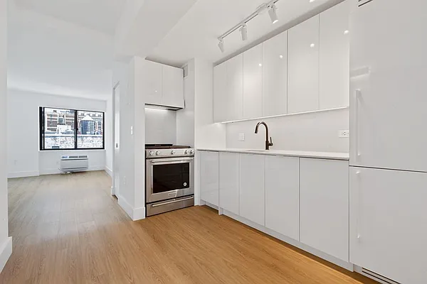 Rented by Greystar | media 15