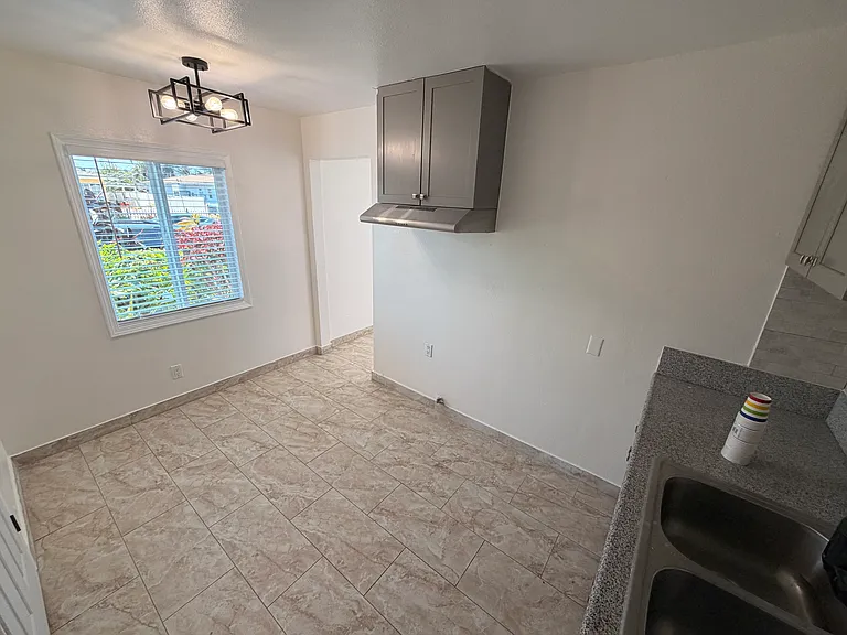 9105 Margaret St — Photo 11